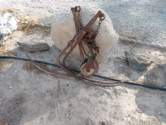 Old hay claw/ with wooden pully