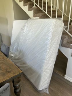 QUEEN MATTRESS