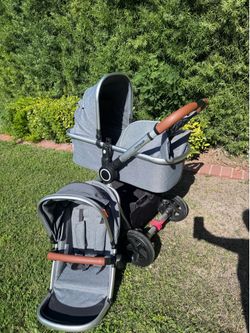 Mom push travel system