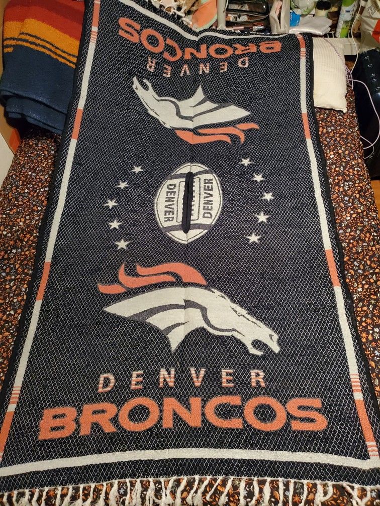 New DENVER BRONCOS PONCHO GABAN THICK LIKE A BLANKET