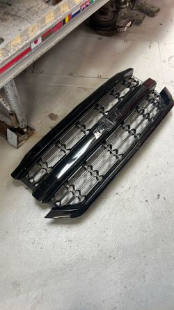 2019 Chevy Silverado complete grille 