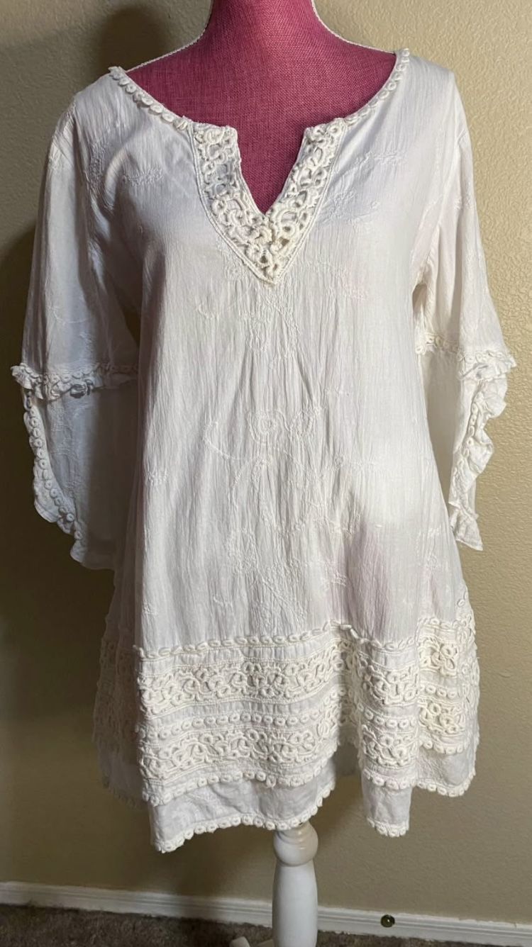 White Eyelet Dress Bell Sleeves Women’s Medium