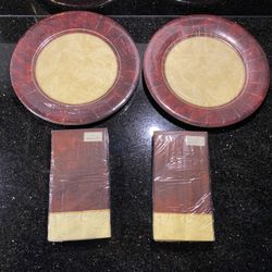 Premium Quality 20 Dinner 11” Paper Plates & 24 Guest Towls Napkins