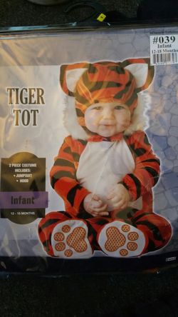 Baby tiger tot