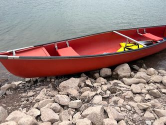 Coleman 14’ canoe w oars and 4 life jackets