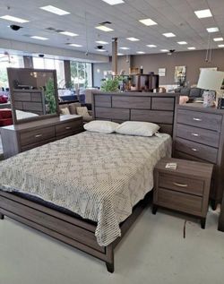 Akerson Gray 5 PC. Queen Size Bedroom Set. Brand New. MATTRESS SET IS NOT INCLUDED.