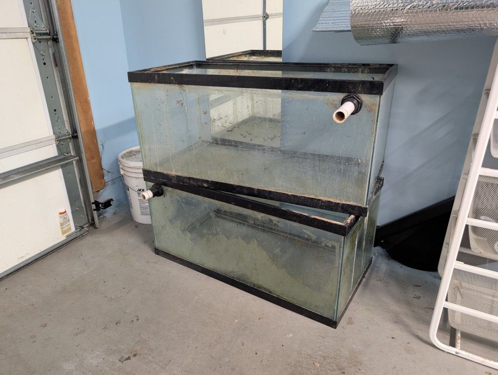 2x 40G aquariums, 20G tall aquarium, 10G aquarium, 40G reptile lid, 10G reptile lid