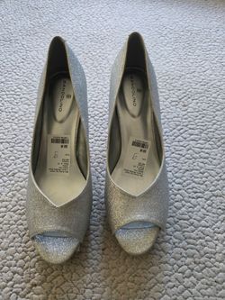 Bandolino women Rainaa Peep toe platform silhouette pumps