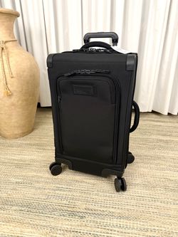 Dagne Dover Seattle Carry-on Rolling Luggage Spinner Suitcase