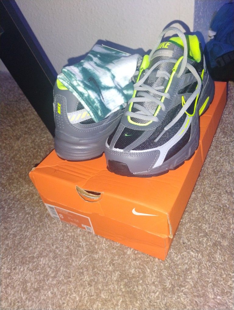 Nike (Size 8) Brand New