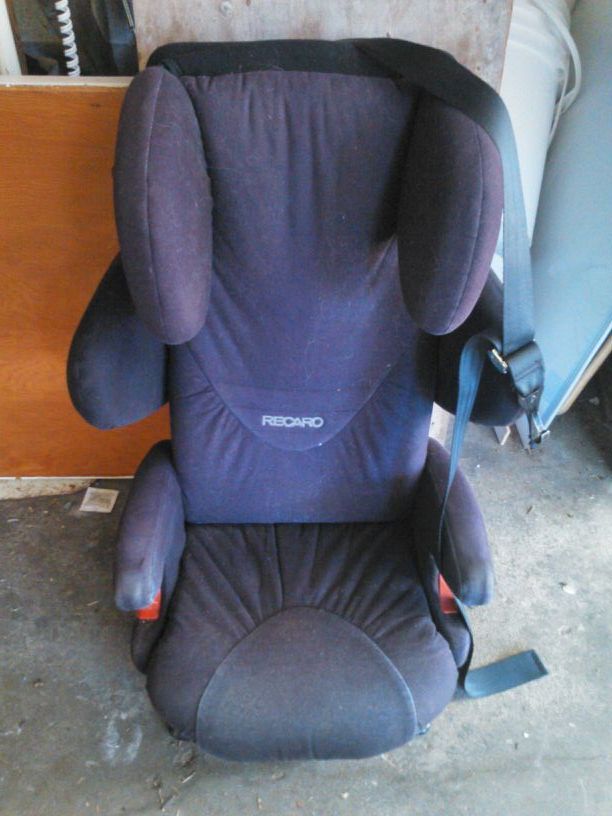 RECARO Child car seat DOES NOT EXPIRE...aluminum frame Never In An Accident