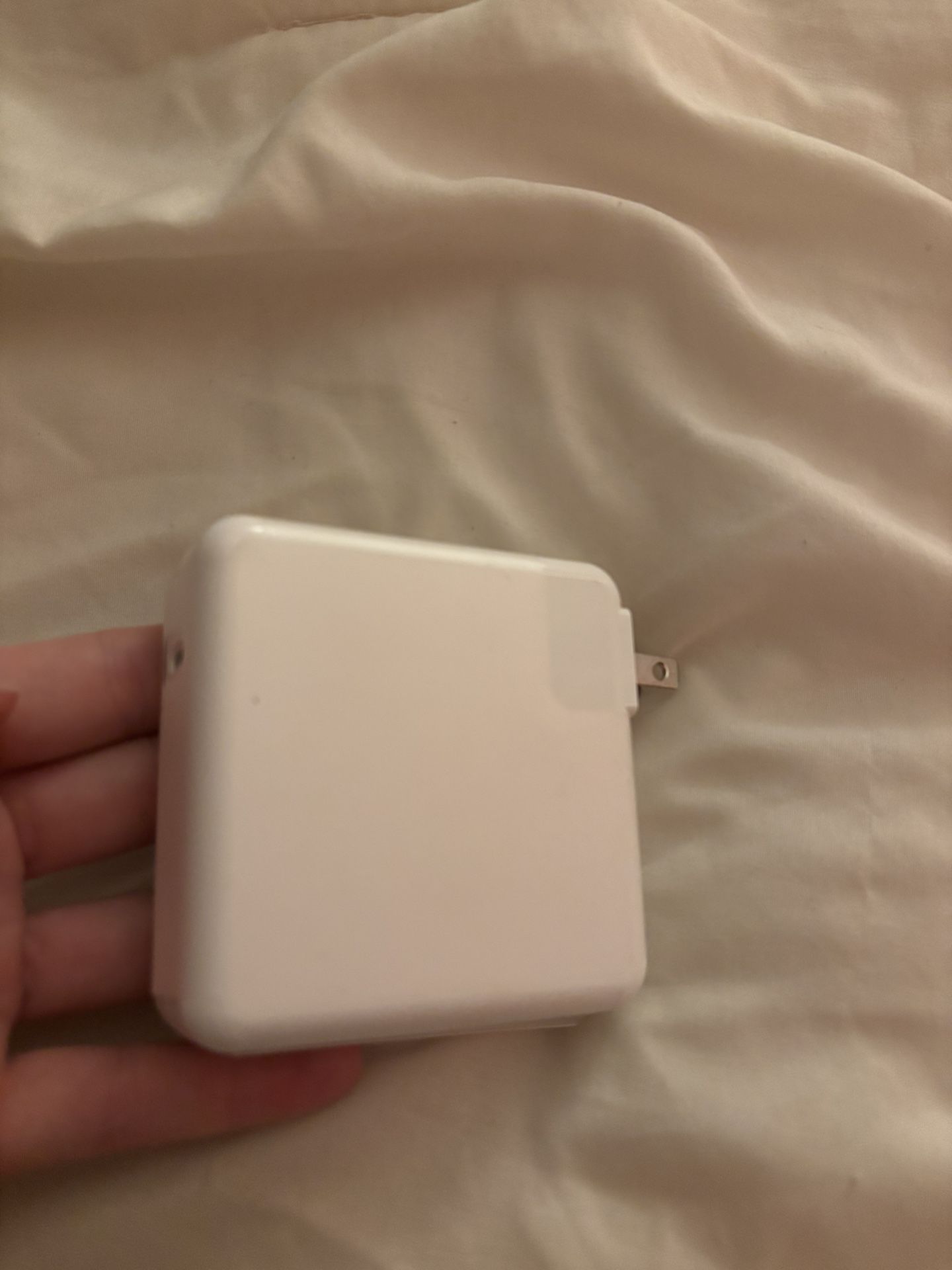 apple mac book adapter