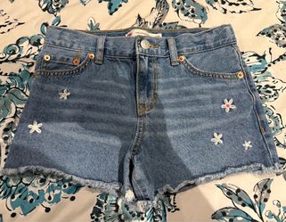 Levi's girl’s mid-rise embroidered cutoff jean shorts