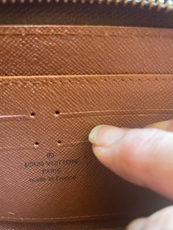 Louis Vuitton: Zippy Wallet