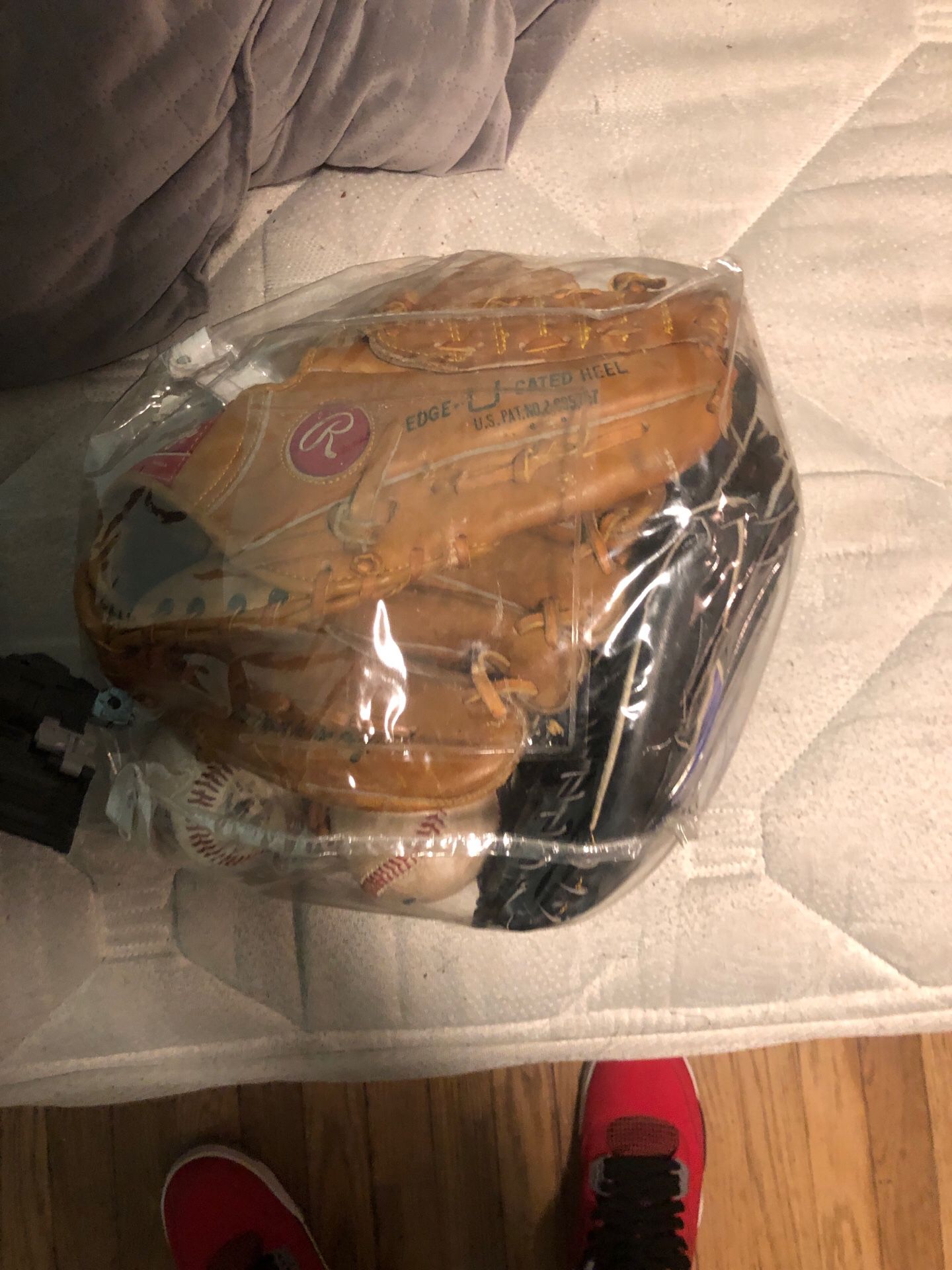 Baseballs/gloves