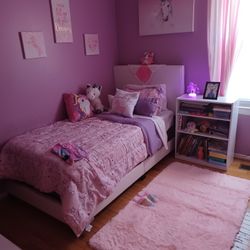 Girl’s Bed  Pink & White Accessories 