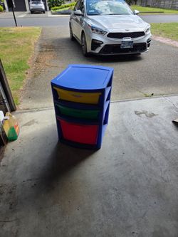 3 plastic kids drawers