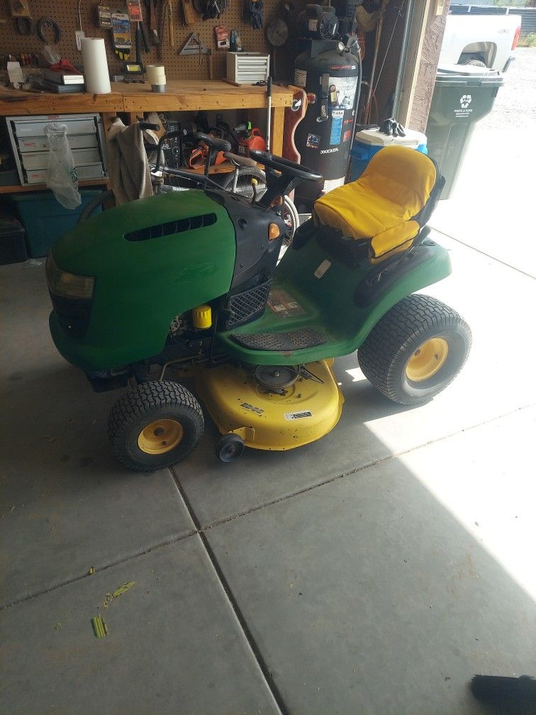 John Deere L110