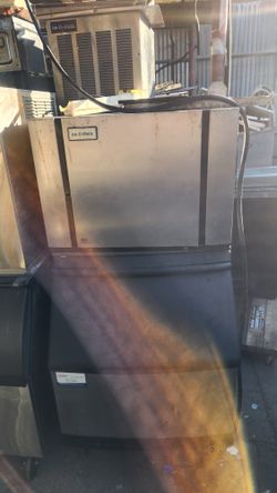 ICE MAKER ( Ice O Matic) 500 POUNDS