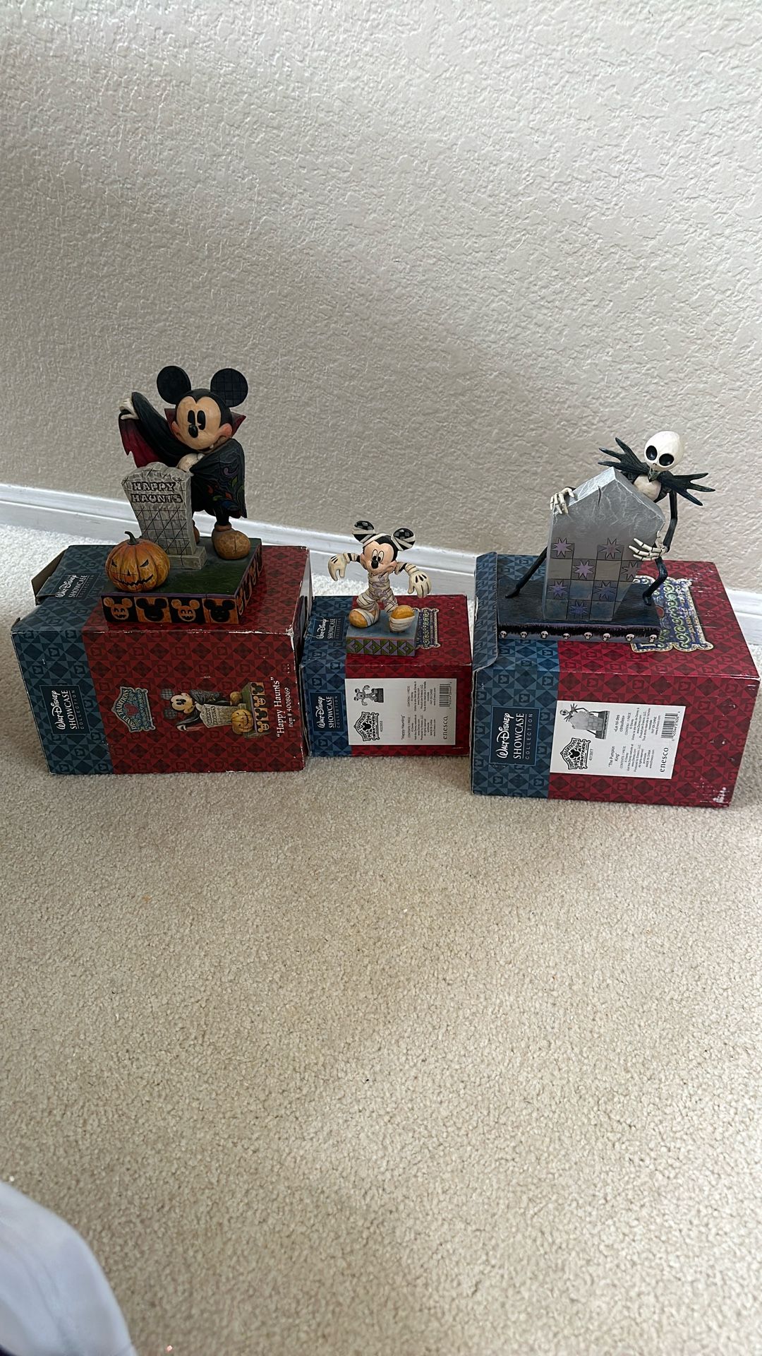 Him Shore Walt Disney Showcase Collection Mickey Mouse And Jack Skellington Figures