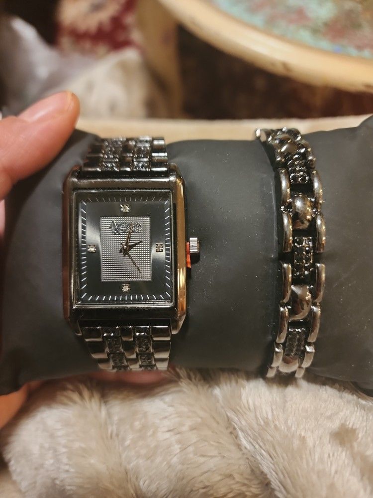 NICE MENS WATCH WITH BRACELET 