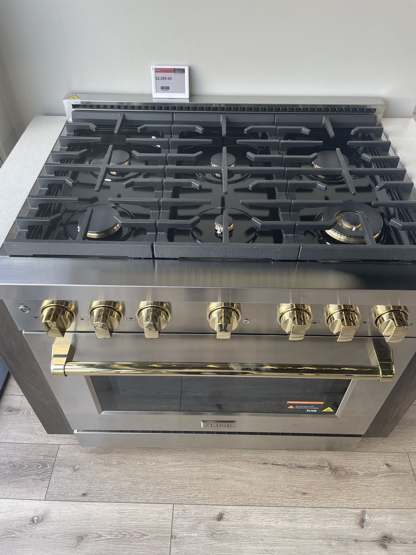 New Autograph Edition 36 in. 5.2 cu. ft. 6 Burner Gas Range: Stainless Steel And Polished Gold Accents SGRZ36G