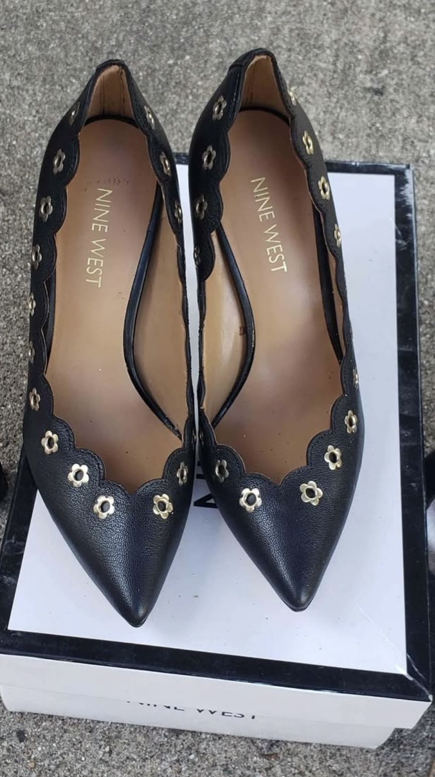 Black Women’s Size 4 Nine West stilettos