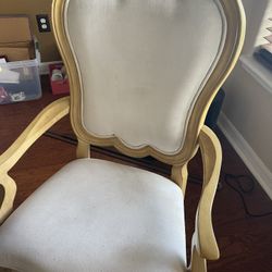 Dining room Table, Chairs & China Hutch