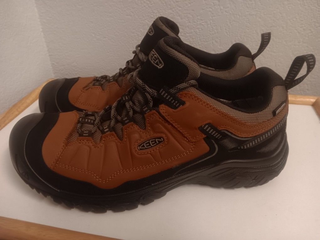 I WILL TAKE $40 IF PICKED UP TONIGHT!!!! Keen Size 13 Men's Targhee IV Waterproof Hiking Low Cut Boot. Brand New Only $80