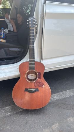 Bob Tayler GSmini acoustic guitar from 1979 signed in good condition