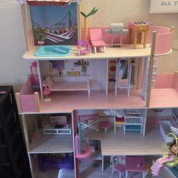 Large Dollhouse - Members Mark