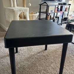 Plastic coffee table 	Modern black plastic side/coffee table