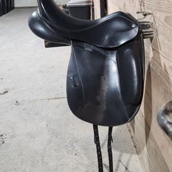Custom Saddlery Saddle