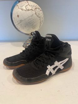 ASICS Boys Wrestling Shoes – Size 5.5 – Excellent Condition!