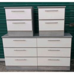 Dresser And Two Nightstands *** Cómoda Y Dos Mesitas 