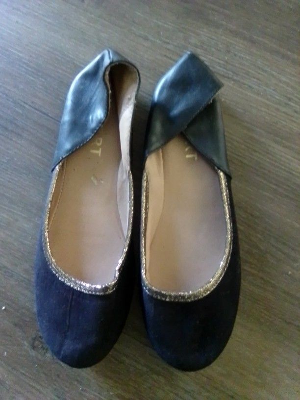 BRAND NEW LADIES SLIP IN SHOES SIZE (8)