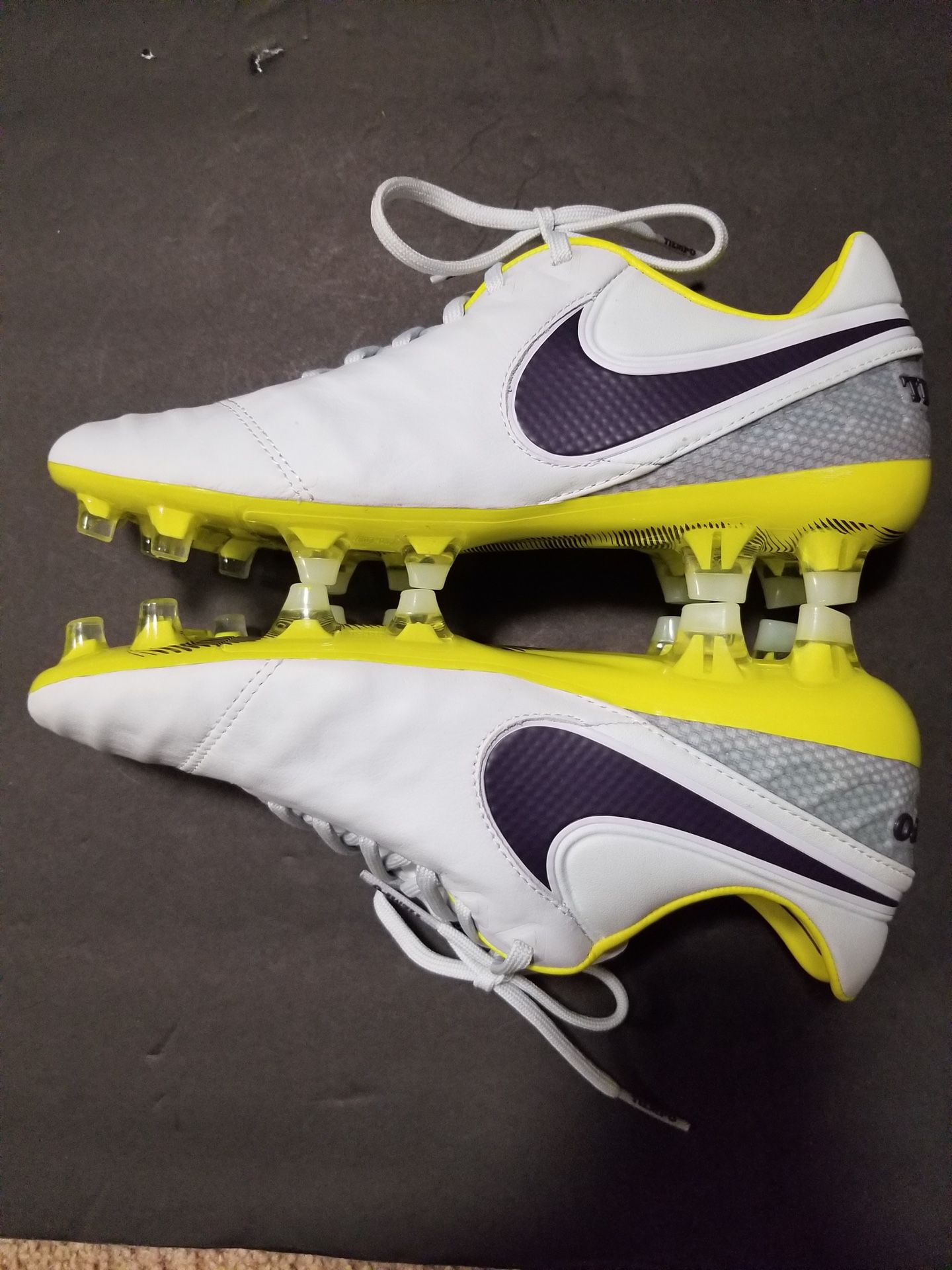 Ups agujero amante WOMENS NIKE TIEMPO LEGEND 6 FG Soccer Cleats for Sale in Everett, WA -  OfferUp