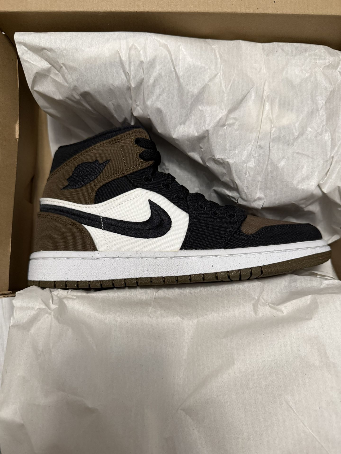 Women’s Jordan 1 Mid SE