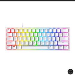 White Mini Huntsman 