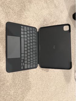 Like new Logitech combo touch case midnight