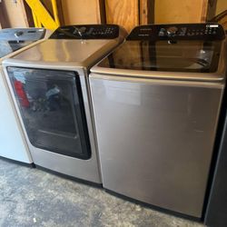SAMSUNG CHAMPAGNE SMART JUMBO TOP LOAD WASHER AND GAS DRYER SET 