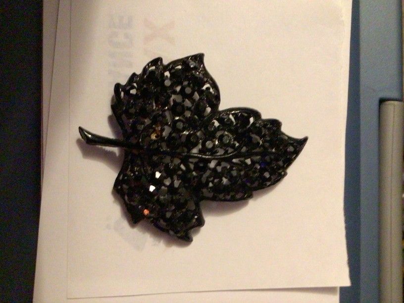 Vintage 1960s Weiss Black Enamel Leaf Brooch Pin