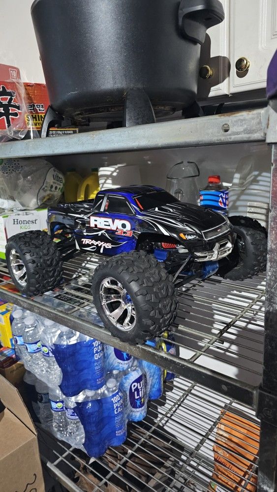 Traxxas Revo 3.3