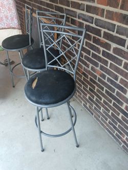 3 refurbishable barstools