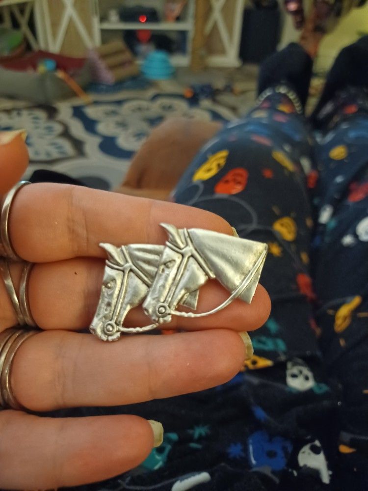 2 Horse Pendant
