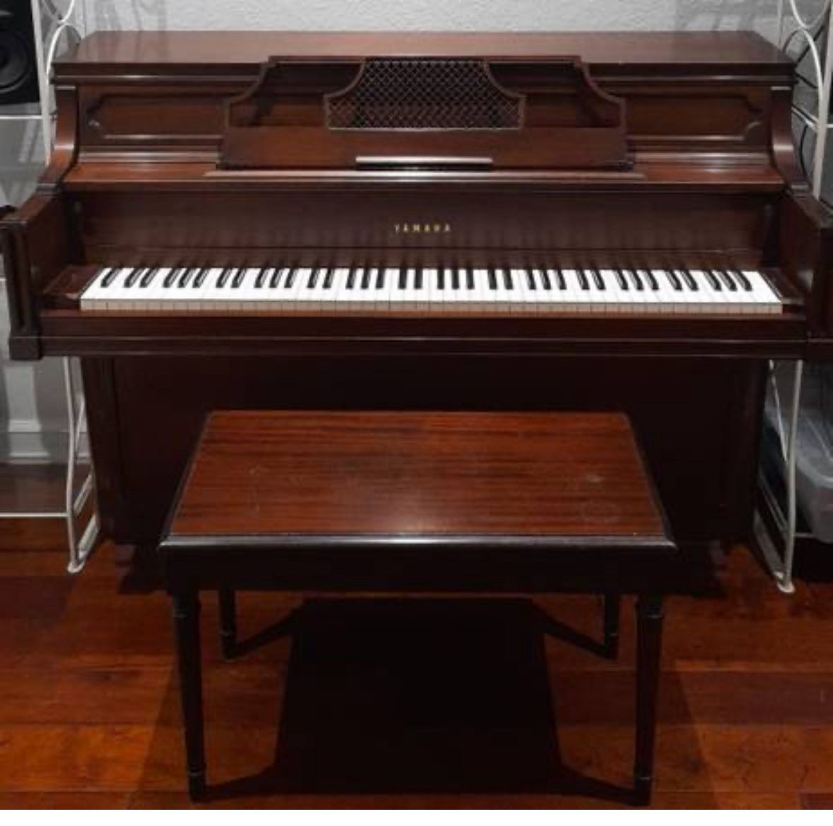 Yamaha M204 Piano