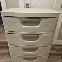 Sterilite Plastic 4 Drawer Unit - Could Use As A Dresser
