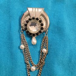 Art Deco Piece With Hanging Pearls