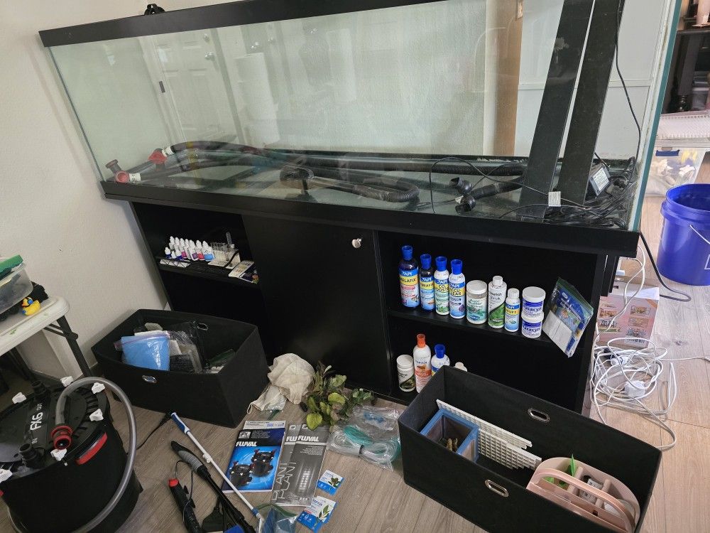 125 gal Aquarium, Stand, Fluval FX 6 filter, 2 Fluval plant lights, +all accessories