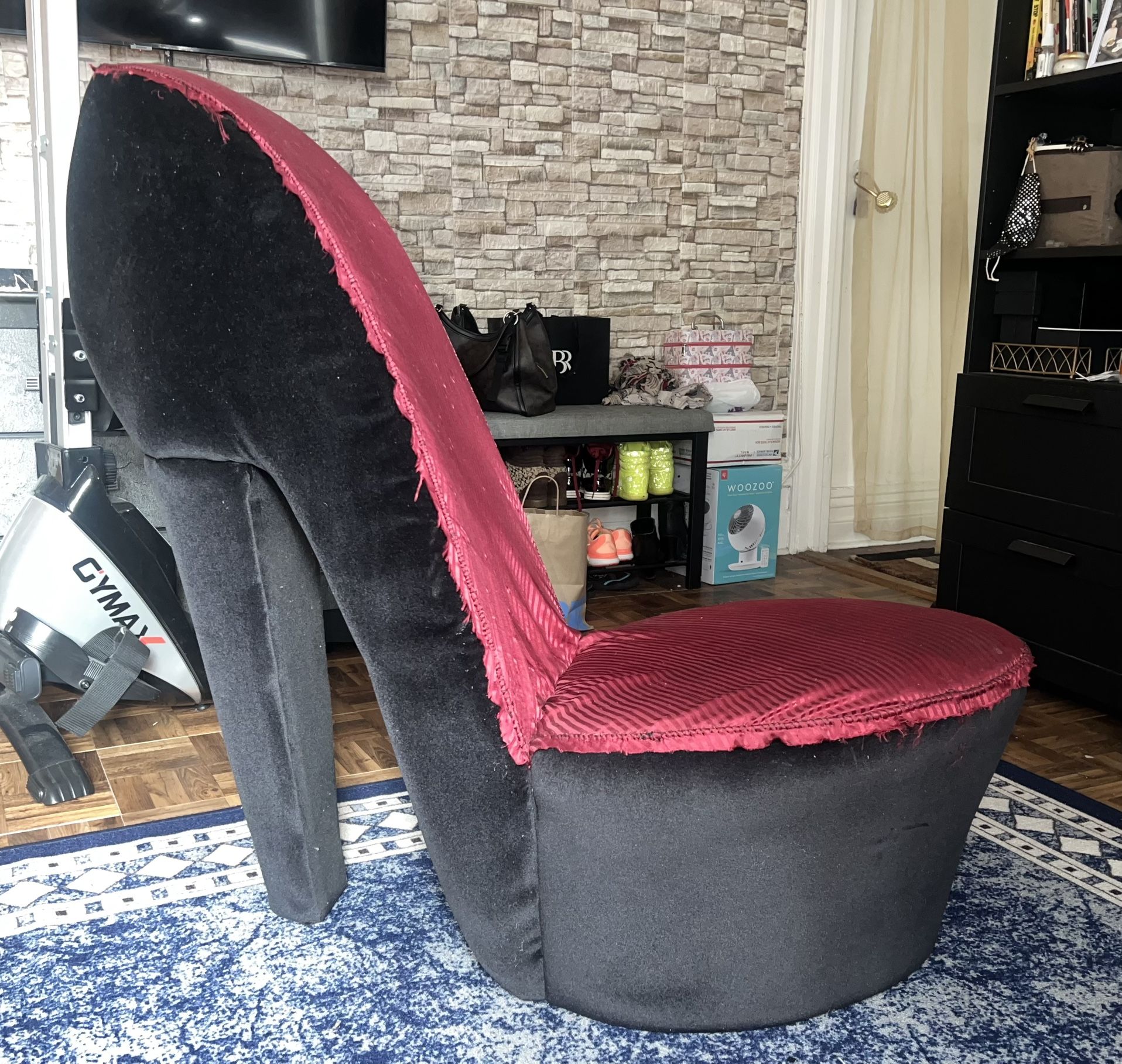 Beautiful Heel Chair! Great Condition! $100